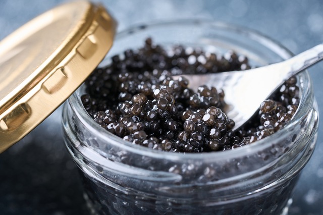 世界三大珍味③：“海の黒いダイヤ”「キャビア」