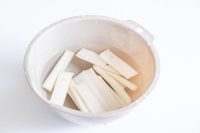 北海道のうどを余すことなく使う！プロ向けの下処理と美味しい食べ方