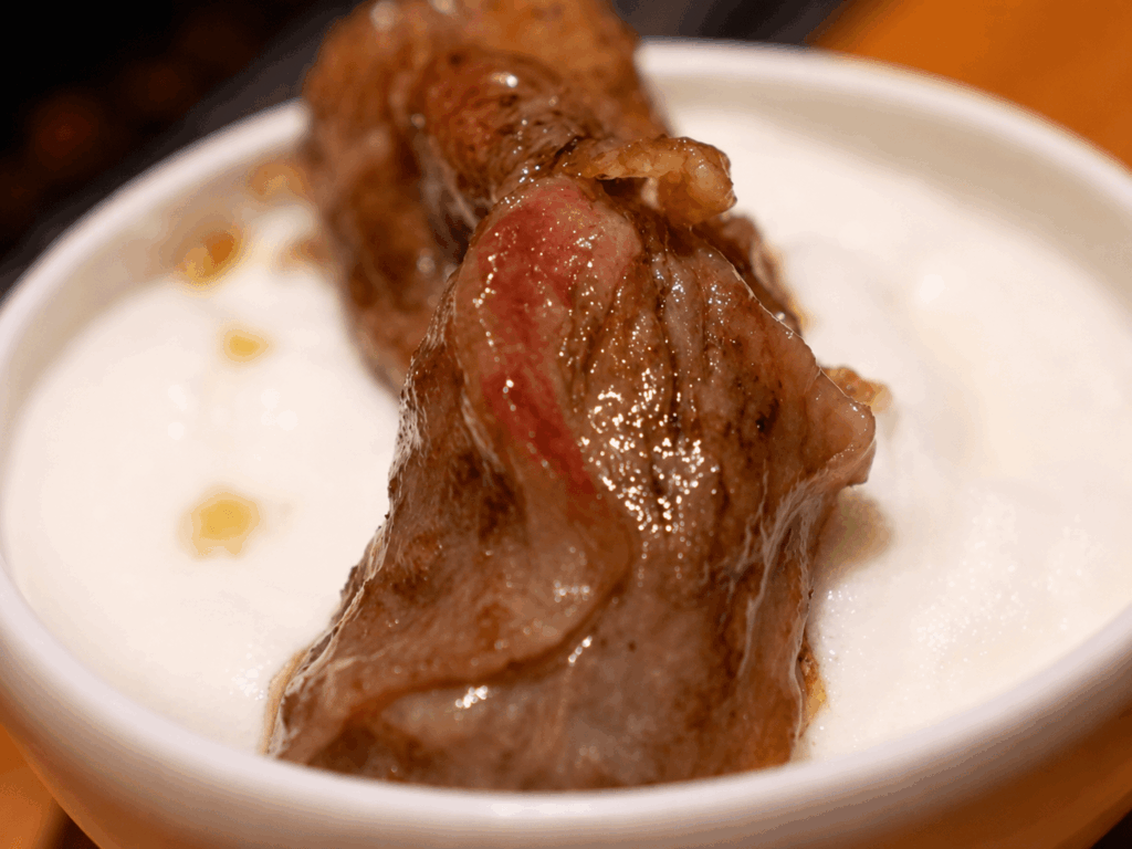 札幌限定「白い矢澤焼き」（画像引用：焼肉矢澤 札幌 | Instagram）